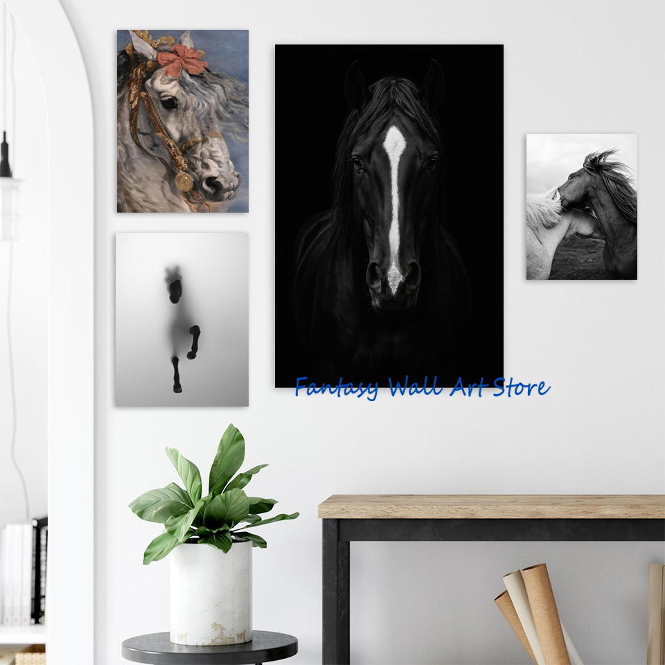 Foto di Cavalli Neri Vintage,  - Luxury Lifestyle Photos recensione e prezzo
